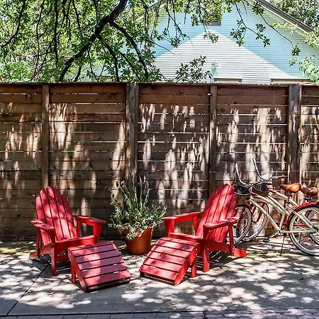 Tiny House Downtown In Walkable Location-2