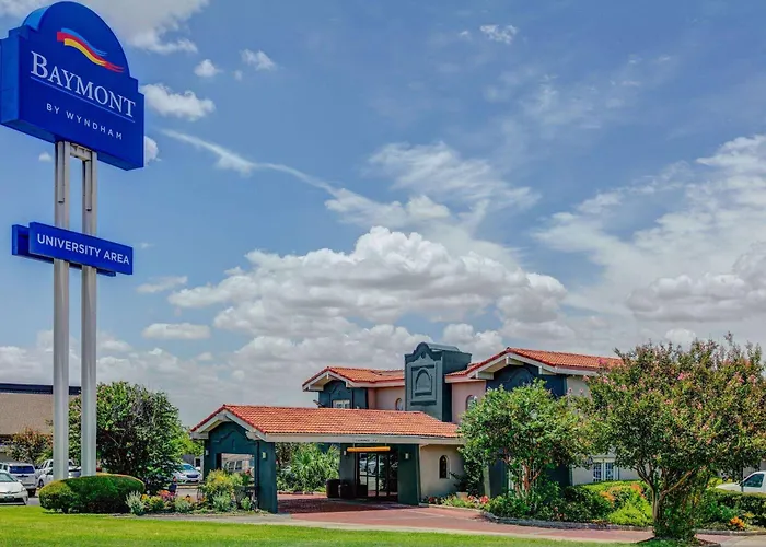 Сity center hotels Baymont By Wyndham Austin University Area