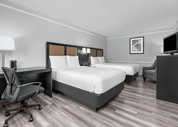 Сity center hotels Baymont By Wyndham Austin University Area