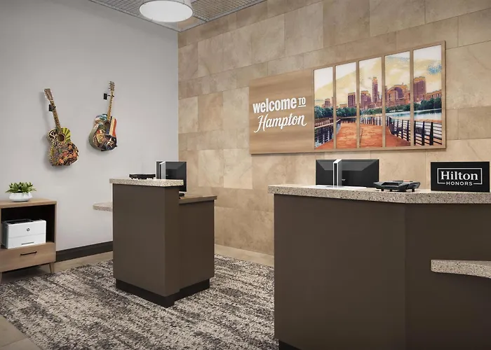 Cheap hotel: Hampton Inn And Suites Austin University Capitol