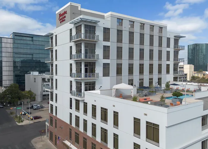 Cheap hotel: Hampton Inn And Suites Austin University Capitol