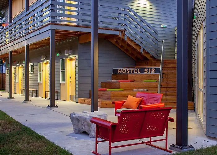Hostel 512